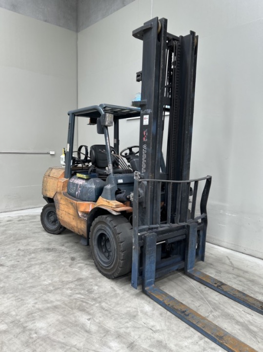 2003 Toyota 02-7FG45 - FU17884