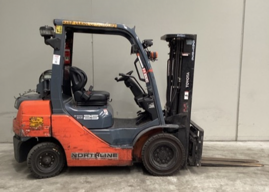 Forklift 2016 Toyota 32-8FG25 - FU18601