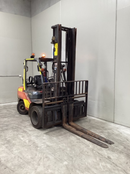 2016 Toyota 32-8FGJ35 - FU18573