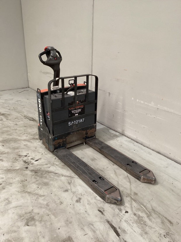 2018 Raymond 8210 - FU19619