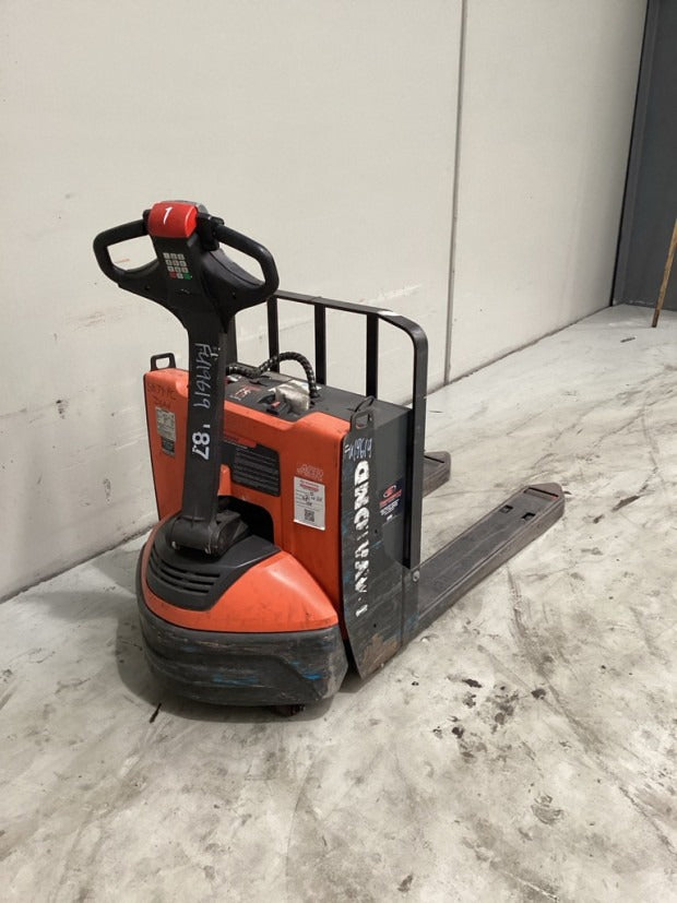 2018 Raymond 8210 - FU19619