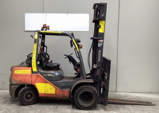 2016 Toyota 32-8FGJ35 - FU18573