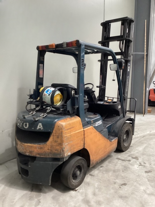 2010 Toyota 32-8FG25 - FU18813
