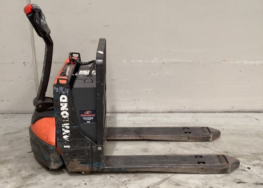 2018 Raymond 8210 - FU19619