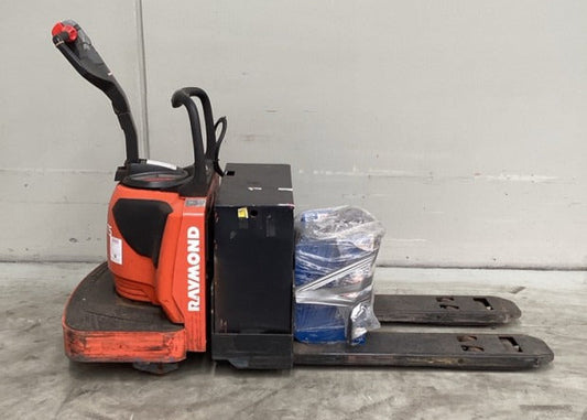 2019 Raymond 8410 - FU19757