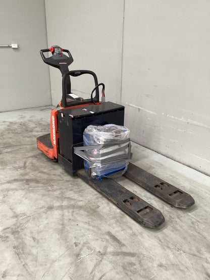 2019 Raymond 8410 - FU19757